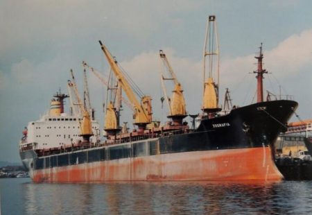 Ερυθρά Θάλασσας: Eλληνόκτητο πλοίο χτυπήθηκε από πύραυλο