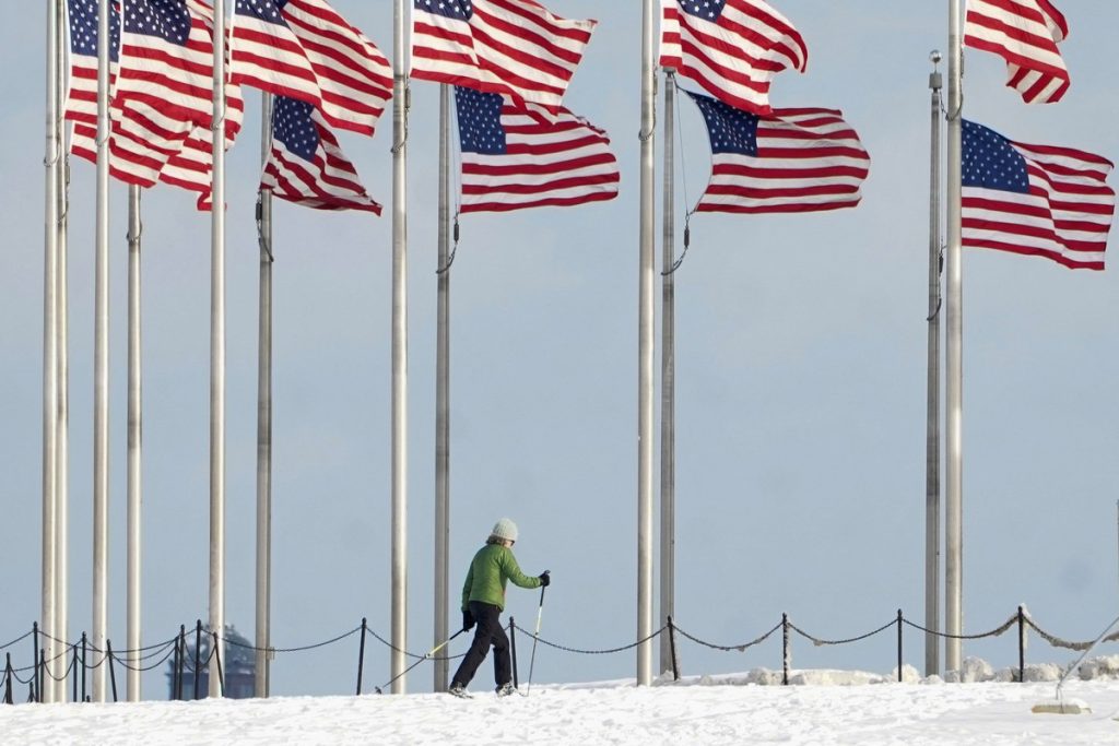 ΗΠΑ: Πολικές θερμοκρασίες ρεκόρ στα δυτικά, πέντε νεκροί, χάος στις αερομεταφορές