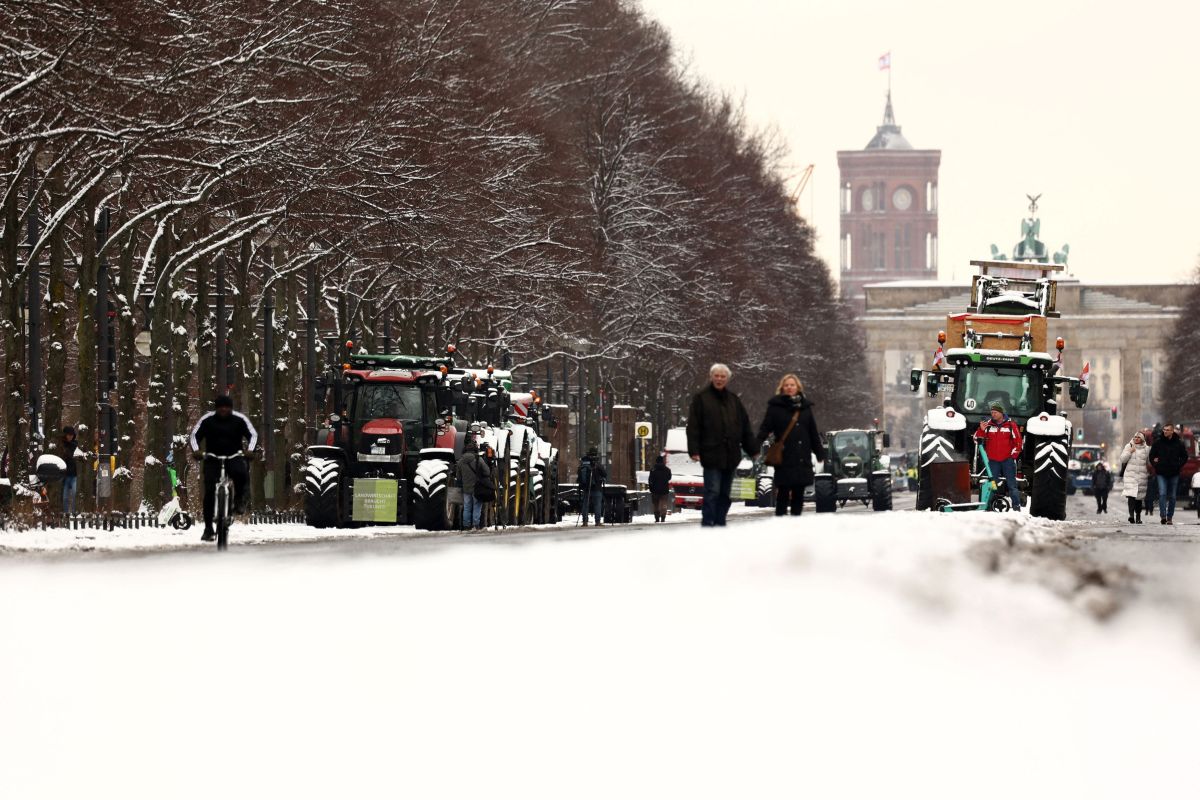 Γερμανία: Παραλύει η χώρα από τα χιόνια – Ακυρώσεις σε τρένα και αεροπλάνα