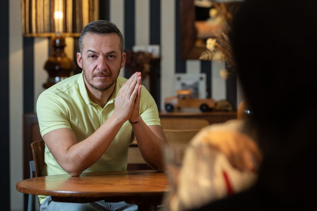 Πάνος Δημάκης στο ΒΗΜΑ: «Πριν τις “Δεκαεπτά Κλωστές” δεν είχα γράψει ποτέ ούτε παράγραφο»