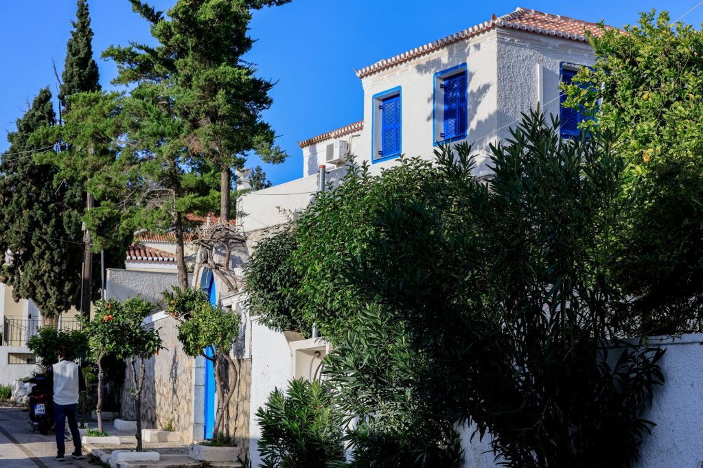 ΣΥΡΙΖΑ: Με τραγούδια, Τάιλερ αλλά χωρίς Τσίπρα η ΚΟ στις Σπέτσες