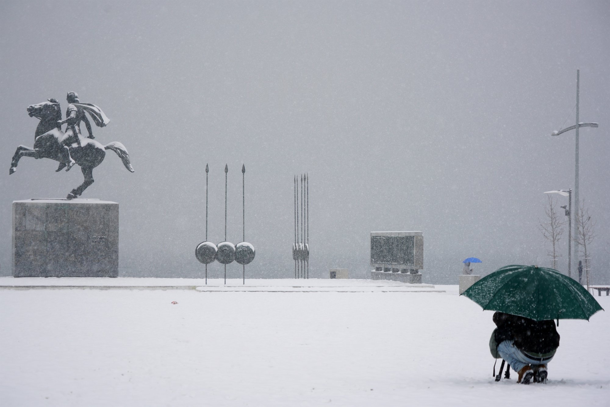 Καιρός: Εισβολή του χιονιά από τα βόρεια – Ποιες οι περιοχές στα λευκά, τα πρώτα προβλήματα