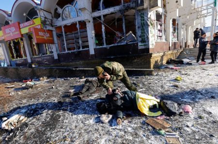 Ντονέτσκ: Τουλάχιστον 25 νεκροί από ουκρανικό βομβαρδισμό