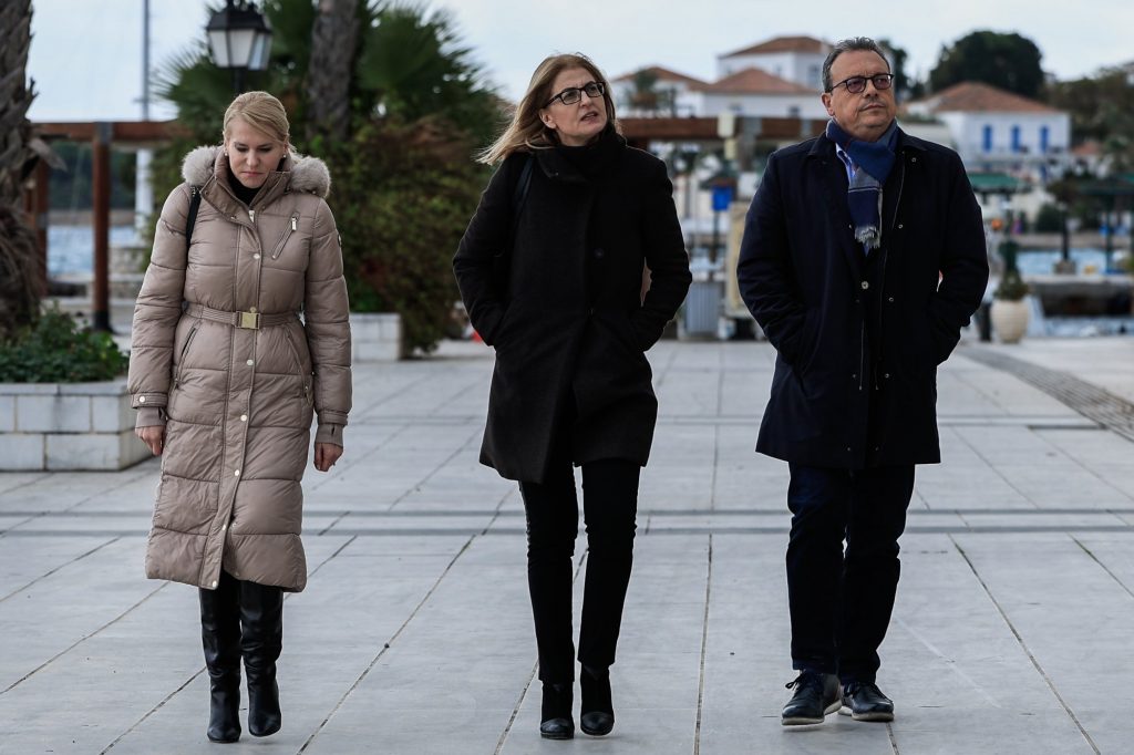 Σπέτσες: Διχασμένοι οι κάτοικοι -Πώς «υποδέχθηκαν» τους βουλευτές του ΣΥΡΙΖΑ