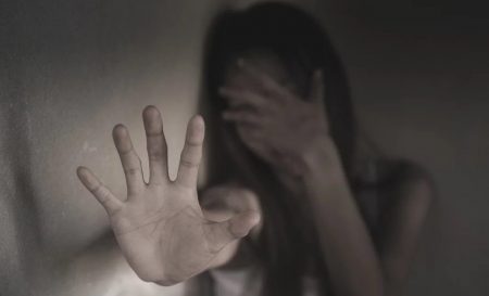 Πατήσια: 56χρονος βίαζε επί 7 χρόνια την ανήλικη κόρη της συντρόφου του