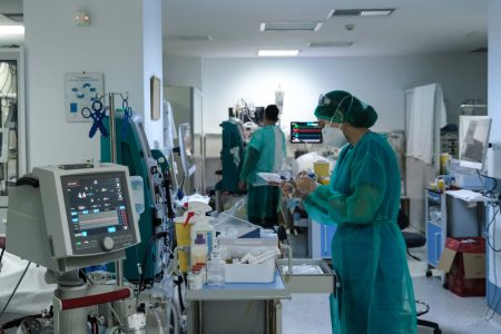 Υποστελεχωμένα τα νοσοκομεία – Τι αποκαλύπτουν τα στοιχεία της ΠΟΕΔΗΝ