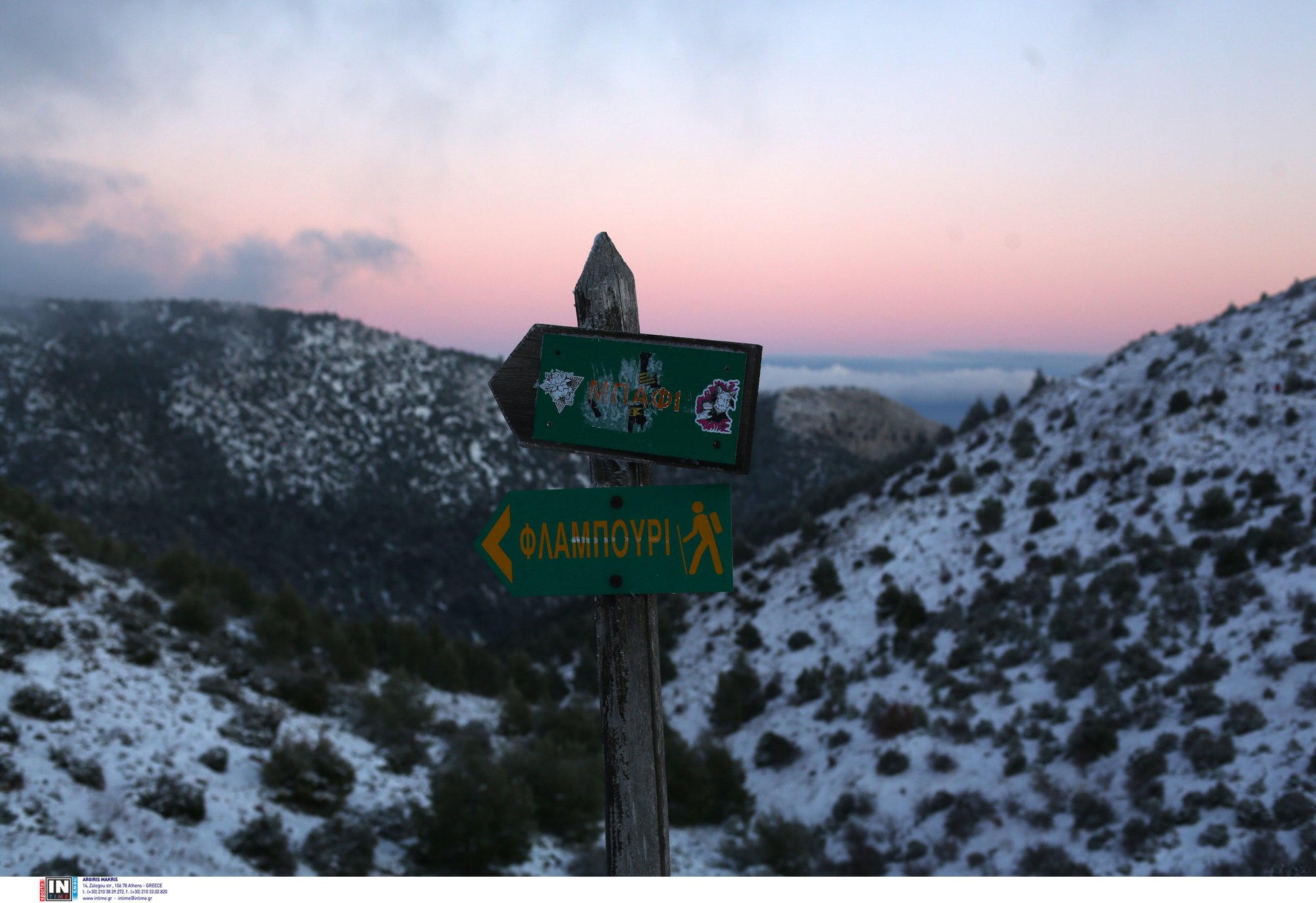 Διακόπηκε η κυκλοφορία στην λεωφόρο Πάρνηθας λόγω της χιονόπτωσης