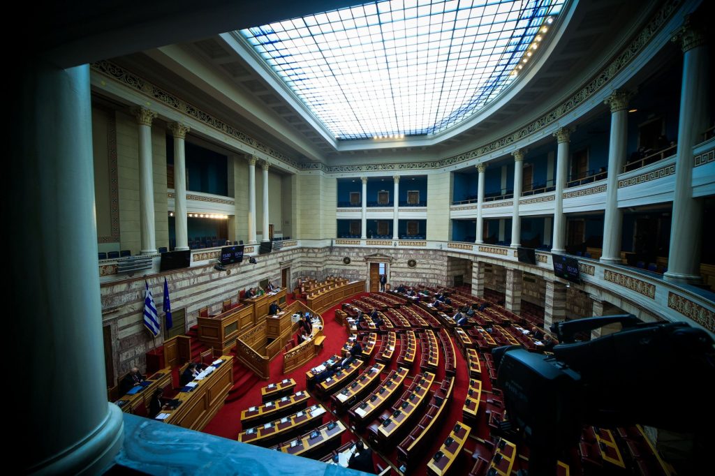 «Κύκλοι» και ψίθυροι για τη δεδηλωμένη ενόψει της ψήφισης του νομοσχεδίου για το γάμο των ομοφύλων