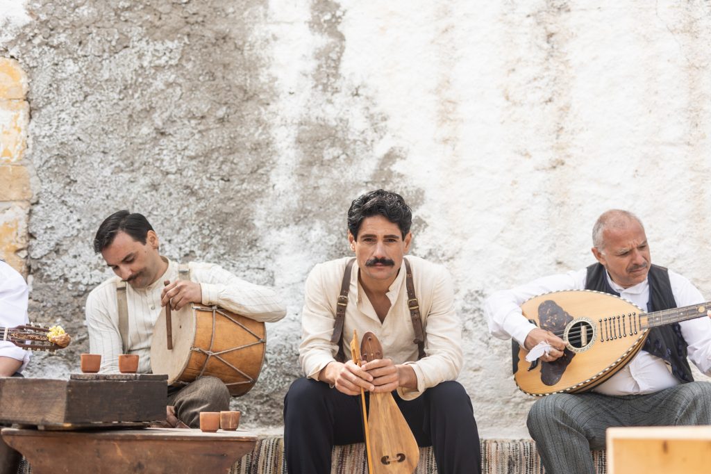 «17 Κλωστές»: Τι να περιμένουμε από τη νέα σειρά του Σωτήρη Τσαφούλια