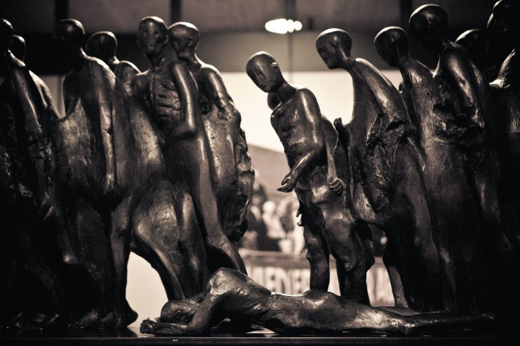 Ολοκαύτωμα, μνήμη, Ιστορία: Ο επιβεβλημένος αναστοχασμός ενός γεγονότος