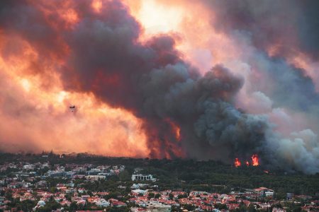 Οι δασικές πυρκαγιές «καίνε» τον αέρα της Ευρώπης