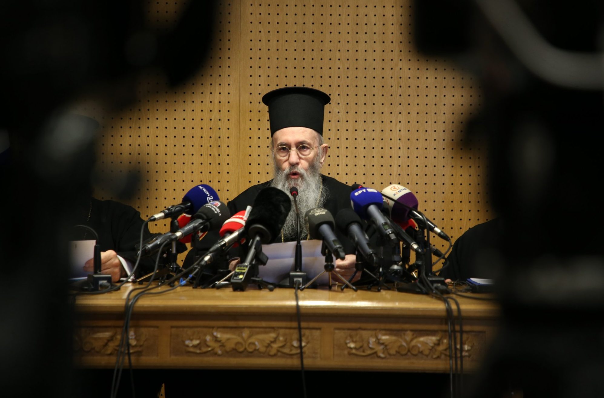 Σοκ και δέος από τις σκληρές εκφράσεις του Μεσογαίας για τα ομόφυλα ζευγάρια