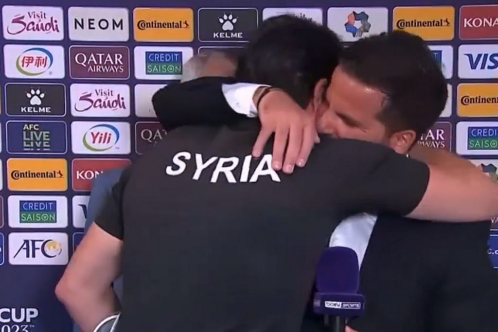 Συρία: Μεταφραστής και ρεπόρτερ λύγισαν για την πρόκριση της Εθνικής στους «16»