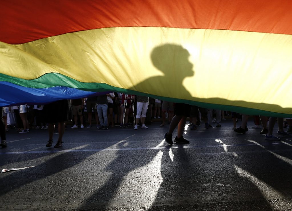 Νομοσχέδιο ομόφυλων ζευγαριών: Το δίκαιο, ο γάμος, η Εκκλησία και το δημοψήφισμα