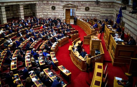 Επιστολική ψήφος: Εγκρίθηκε για τις Ευρωεκλογές – Όχι στην τροπολογία για τις Εθνικές