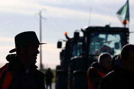 Γαλλία – Αγρότες: «Δεν κατευνάζουν την οργή οι δηλώσεις Ατάλ»