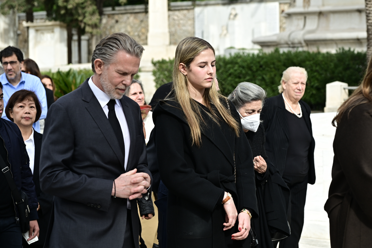 Συγκίνηση στην κηδεία της Αιμιλίας Γερουλάνου στο Α’ Νεκροταφείο