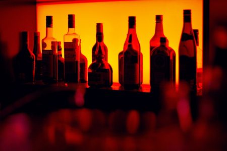Πειραιάς: Νεκρός 18χρονος σε νυχτερινό κέντρο – Πιθανόν από κατανάλωση αλκοόλ