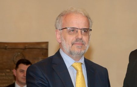 Βόρεια Μακεδονία: Το κοινοβούλιο εξέλεξε τον Ταλάτ Τζαφέρι υπηρεσιακό πρωθυπουργό της χώρας