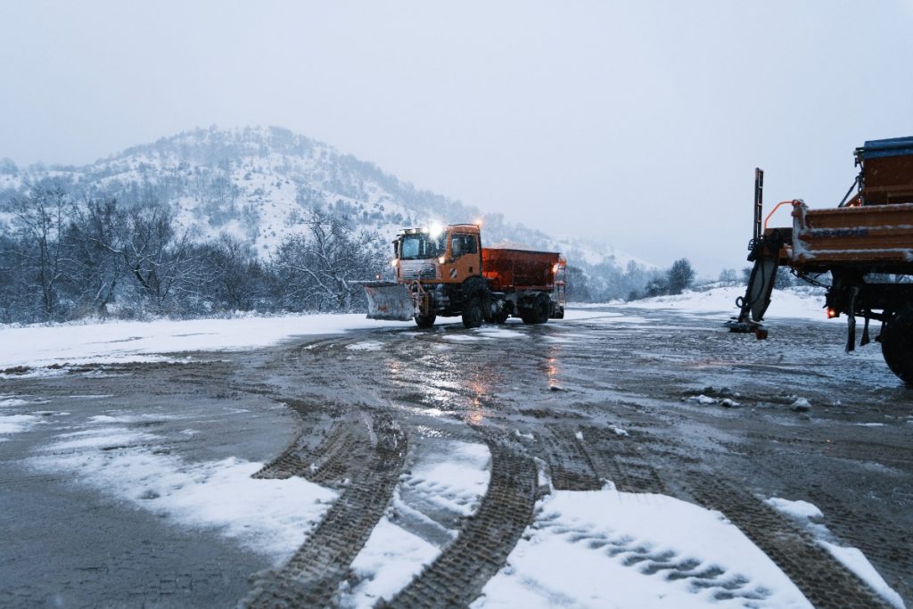 Καιρός: Την Τρίτη η πιο δύσκολη μέρα με χιονοκαταιγίδες – Χιονοπτώσεις και σε χαμηλά υψόμετρα