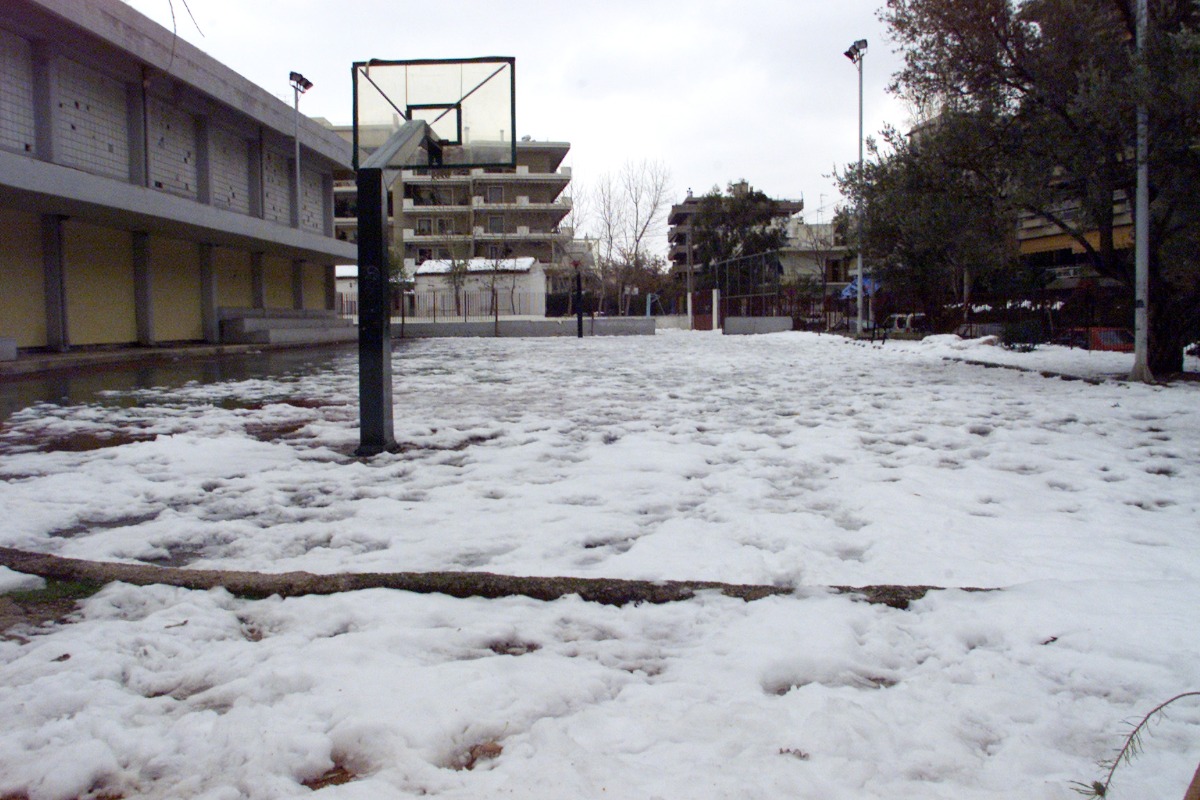Κλειστά τα σχολεία στην Εύβοια λόγω του χιονιά – Σε επιφυλακή η Αττική