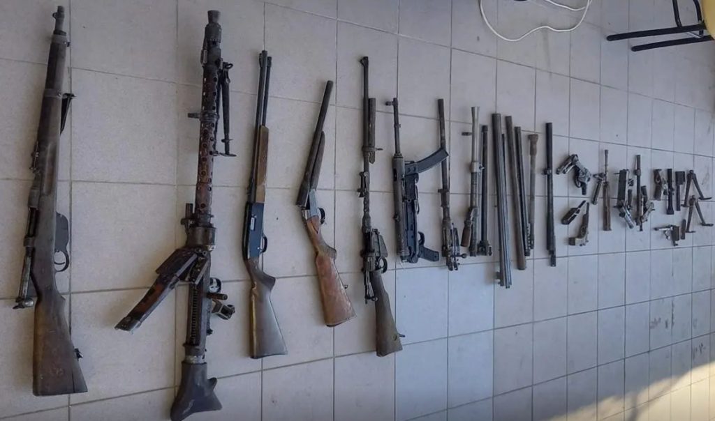 Φλώρινα: Μέχρι και στην σκεπή είχε κρύψει όπλα το ζευγάρι – Πήρε προθεσμία να απολογηθεί