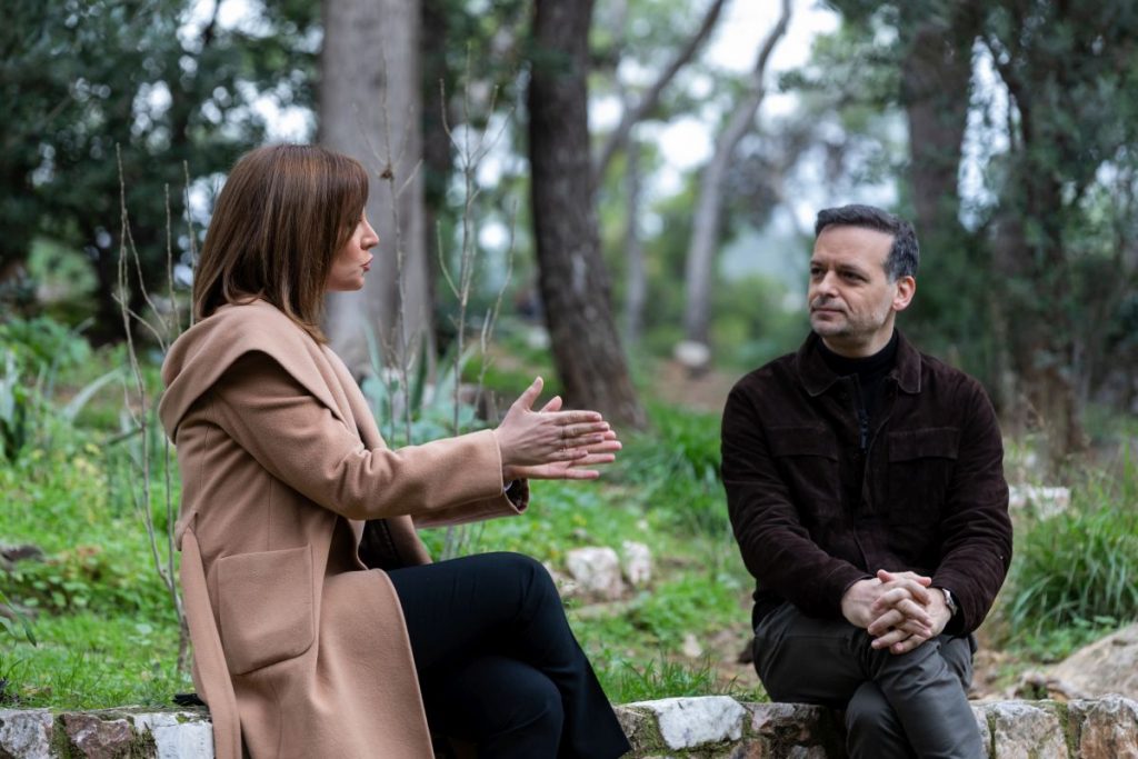 Μεγάλη εικόνα: Ο Χάρης Δούκας υποδέχεται τη Νίκη Λυμπεράκη στο Δημαρχείο