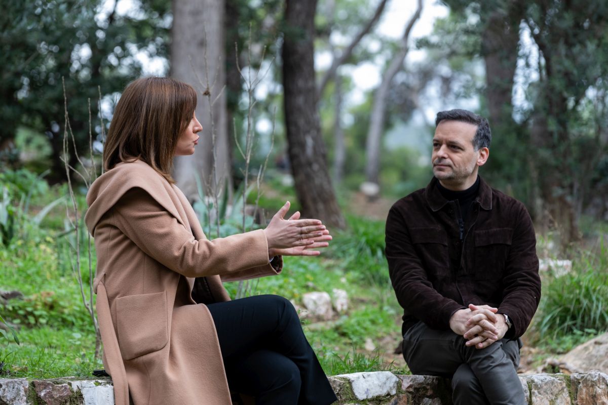 Μεγάλη εικόνα: Ο Χάρης Δούκας υποδέχεται τη Νίκη Λυμπεράκη στο Δημαρχείο