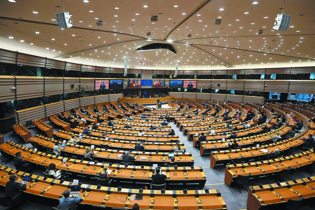 Ευρωεκλογές: Οι μάχες, το παρασκήνιο για τις υποψηφιότητες και ο άγνωστος Χ της επιστολικής ψήφου