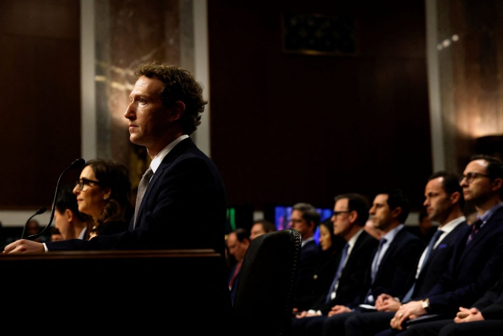 Γερουσία κατά Ζούκερμπεργκ: «Έχετε αίμα στα χέρια σας»