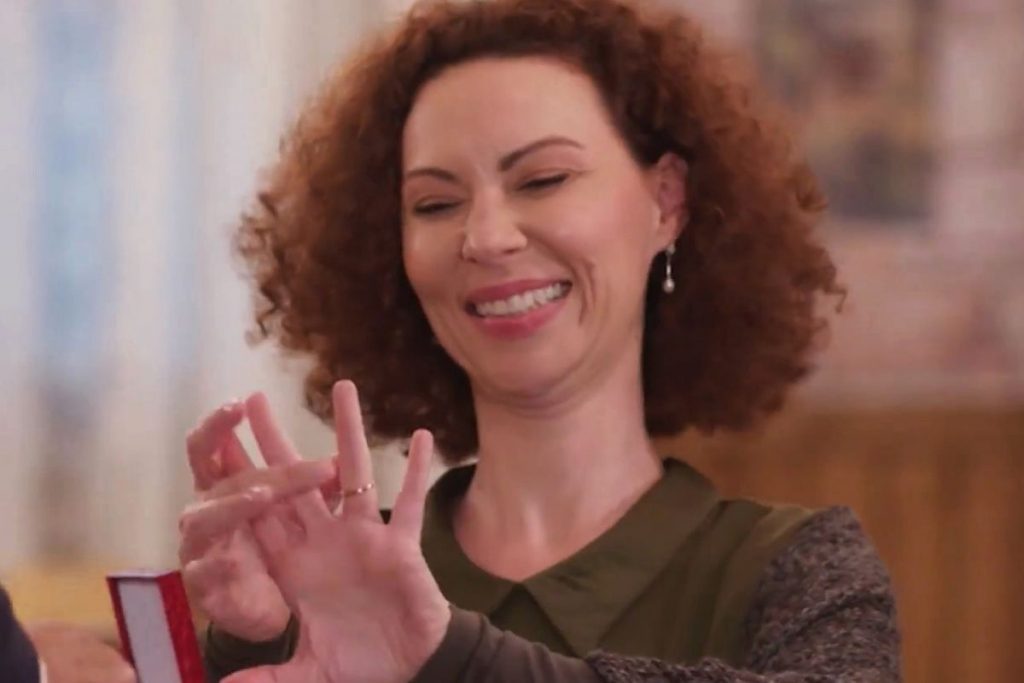 Η γη της ελιάς: Η Αρετή αρραβωνιάζεται