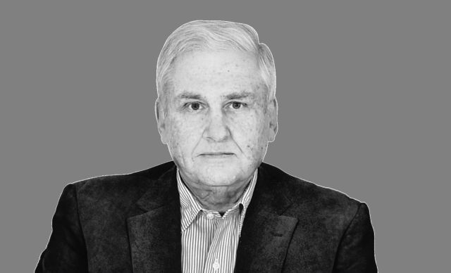 Τα πάντα κρέμονται από μια κλωστή Τα πάντα κρέμονται από μια κλωστή