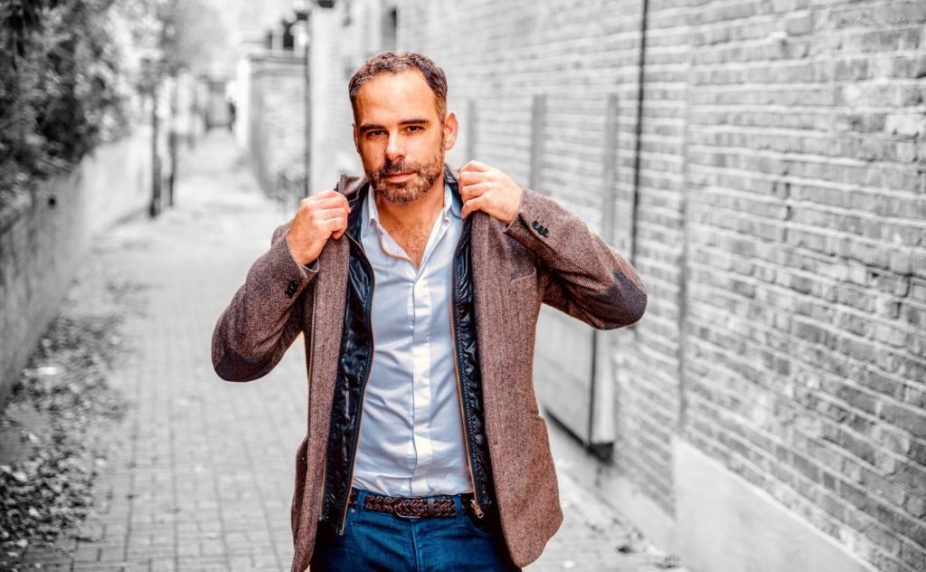 Το τέλος της ανθρωπότητας θα το αναγγείλει ο Μανώλης Εμμανουήλ