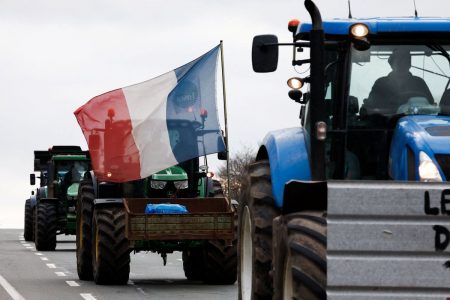 Μακρόν: Ζητά ευρωπαϊκά μέτρα για τους αγρότες