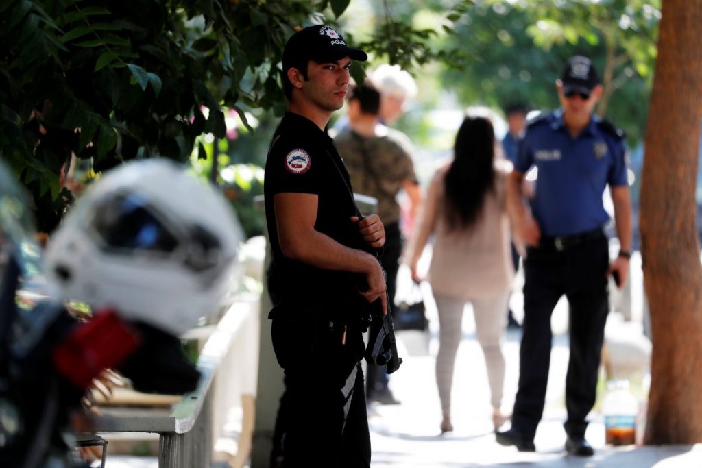 Τουρκία: Εισβολή ενόπλου σε εργοστάσιο – Αναφορές για ομήρους