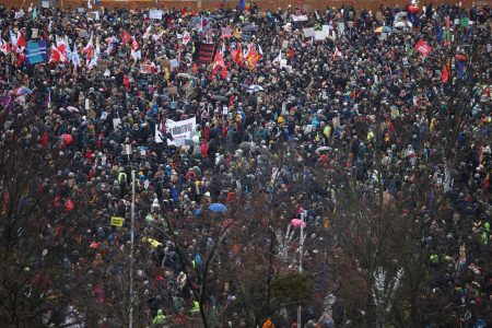 Γερμανία: Συνεχίζονται οι διαδηλώσεις κατά της ακροδεξιάς