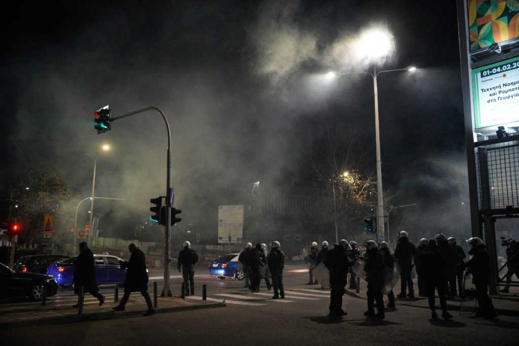 Θεσσαλονίκη: Επεισόδια μεταξύ ΜΑΤ και αντιεξουσιαστών στο ΑΠΘ