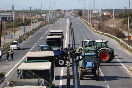 Αγρότες: Παραμένουν ετοιμοπόλεμοι – Πού θα έχει μπλόκα σήμερα