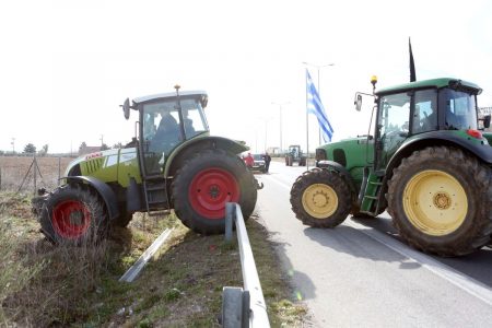 Αγρότες: Μπλόκο της ΕΛ.ΑΣ στην εθνική Θεσσαλονίκης-Μουδανιών