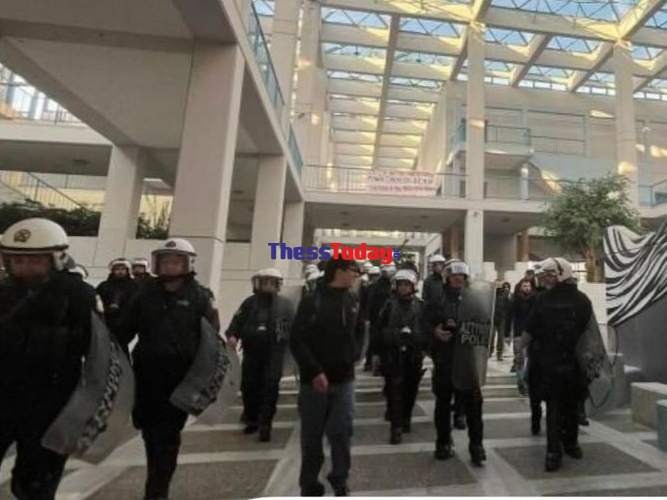 Κομοτηνή: Επέμβαση της Αστυνομίας σε κατάληψη στο Δημοκρίτειο Πανεπιστήμιο – 18 προσαγωγές