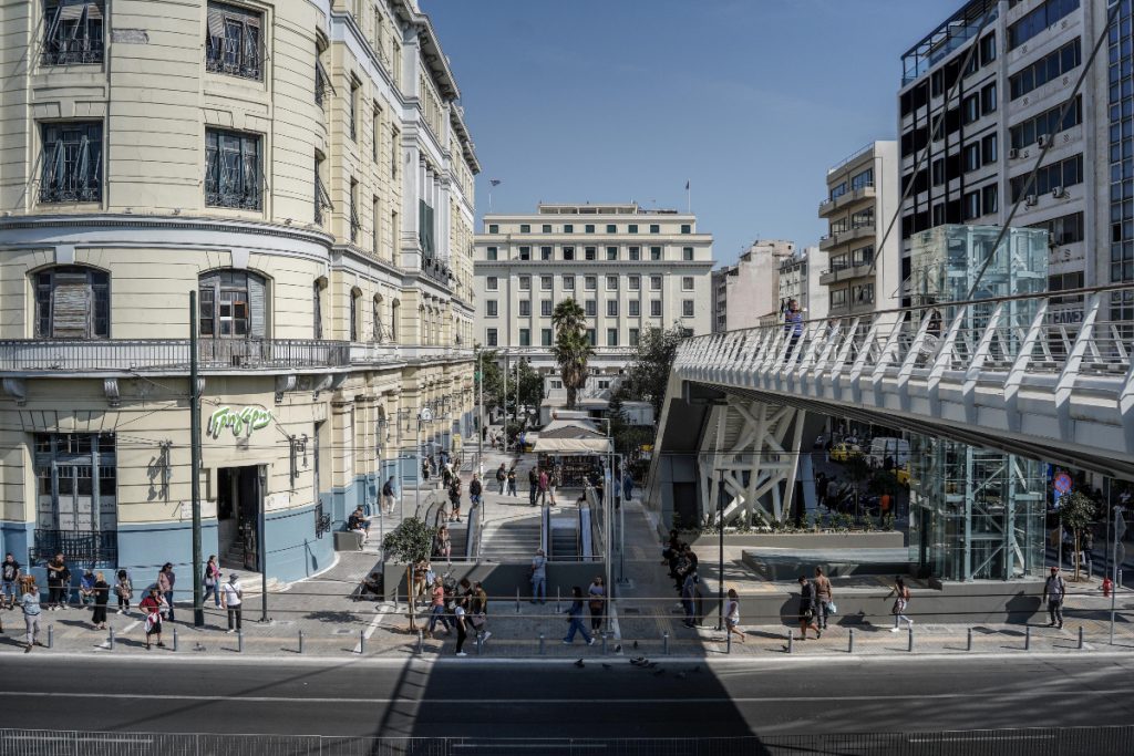 Πειραιάς: Συγκρούστηκε σχολικό λεωφορείο με ΙΧ