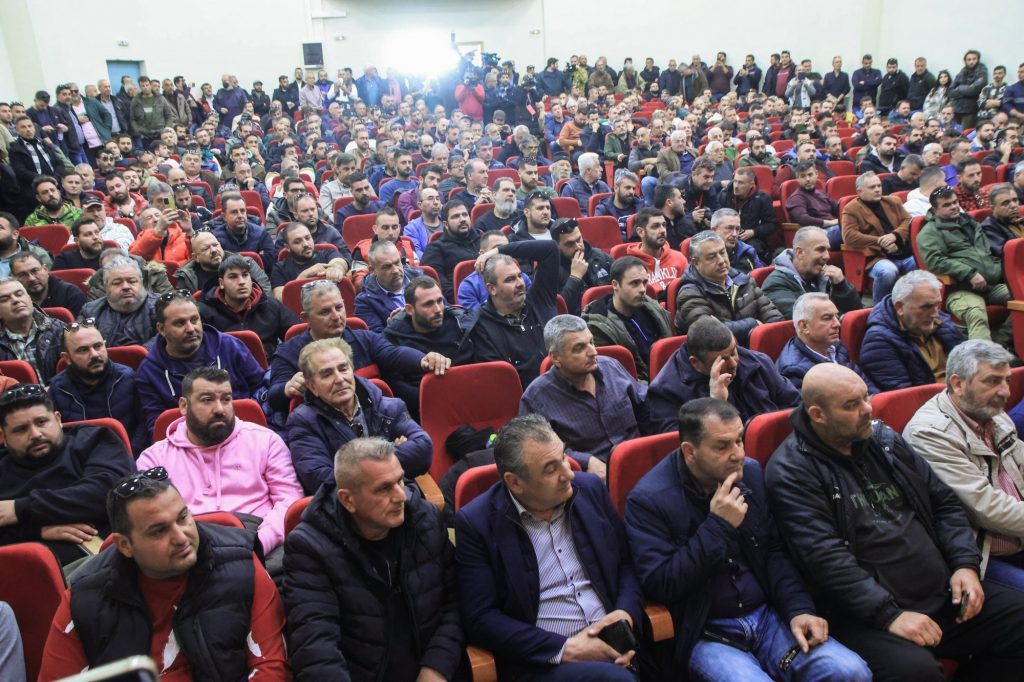 Κλείσιμο εθνικών οδών και κάθοδο στην Αθήνα αποφάσισαν οι αγρότες