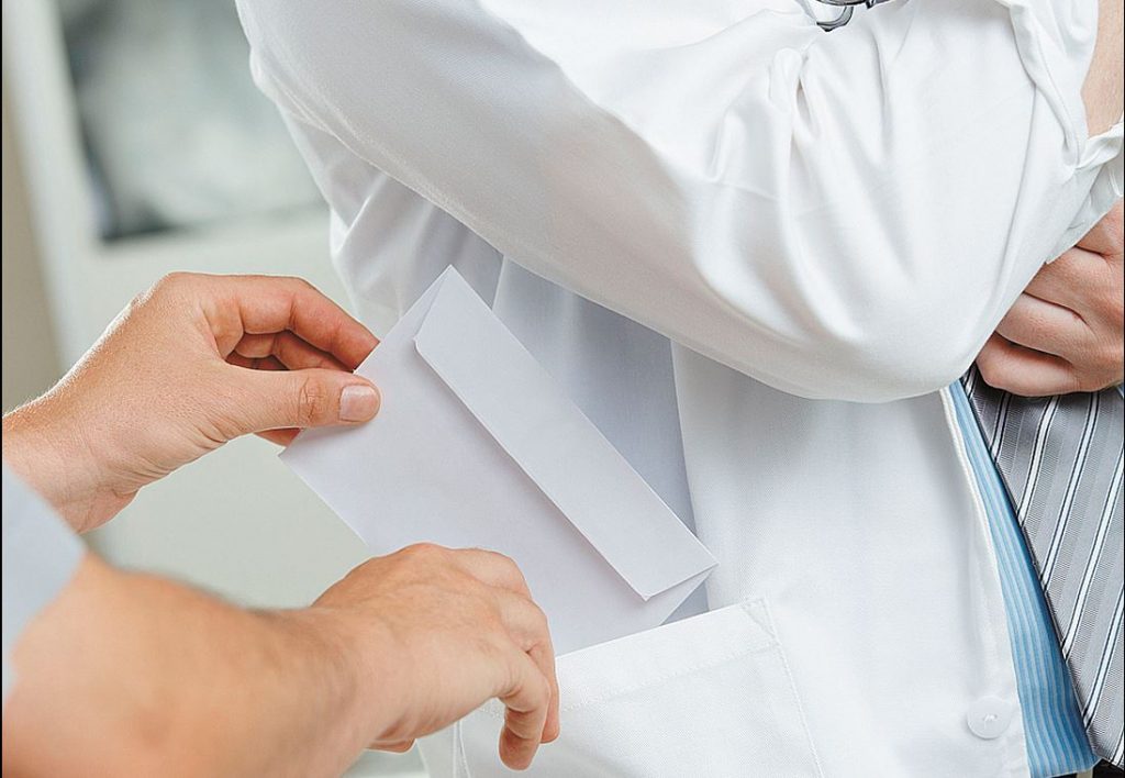 Η νομιμοποίηση της ανομίας