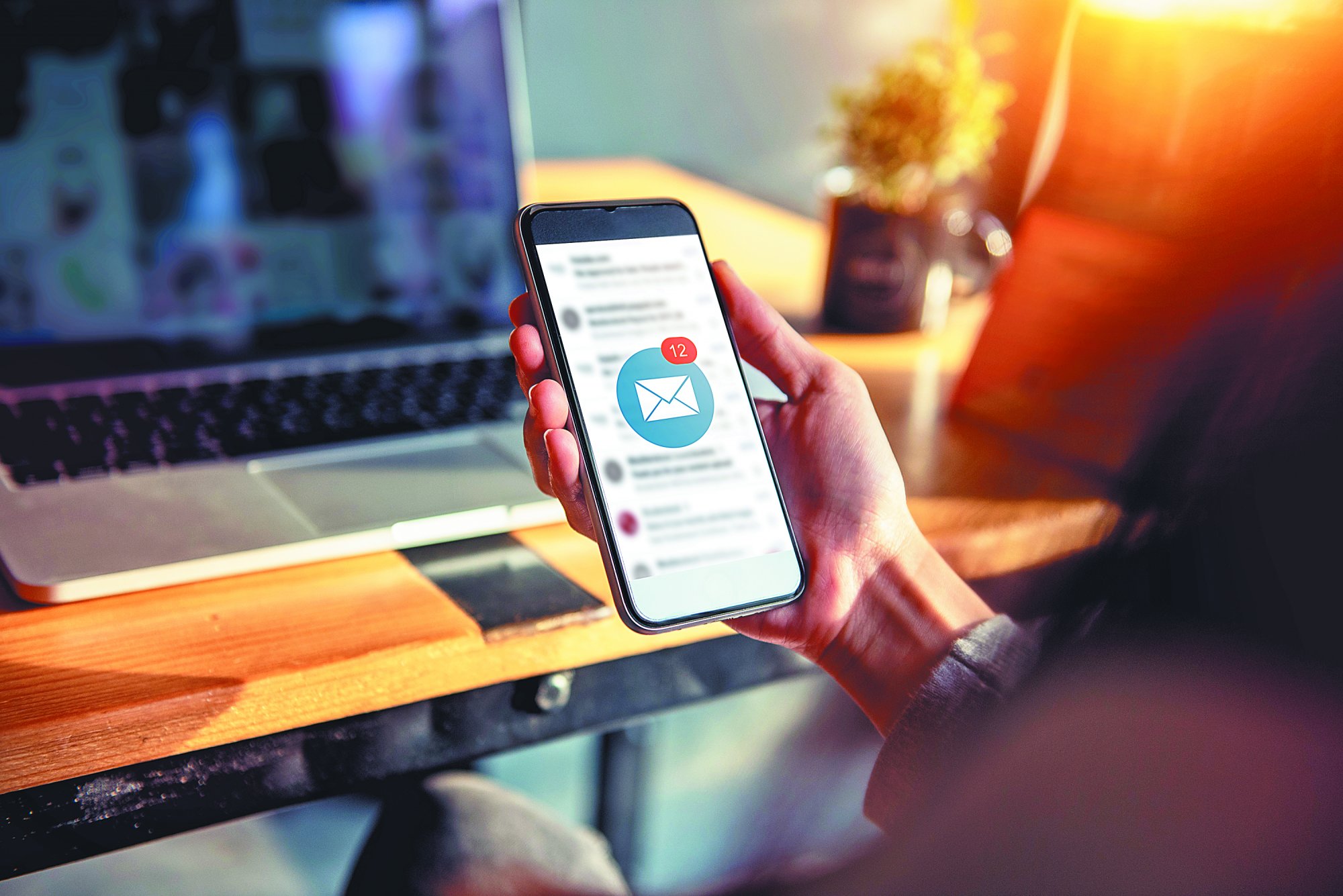 Γιατί δεν πιστεύουμε τα αφεντικά όταν λένε «αποσυνδεθείτε από τη δουλειά»