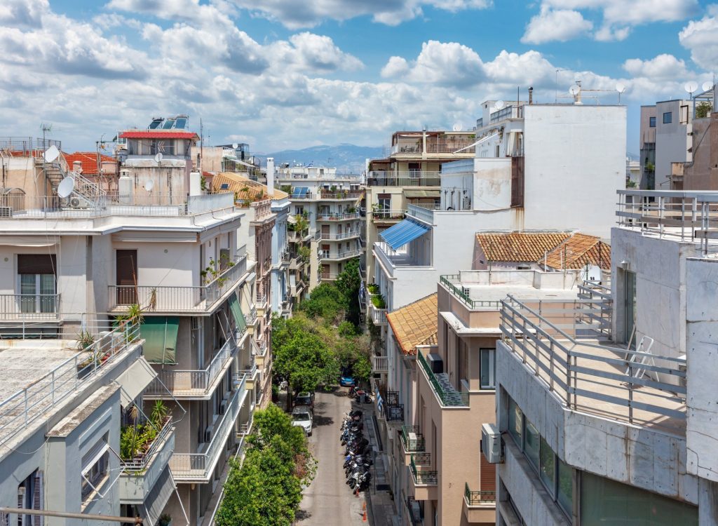 Γιατί οι ξένοι αγοράζουν ελληνικά περιουσιακά στοιχεία – Τι βλέπουν οι αναλυτές