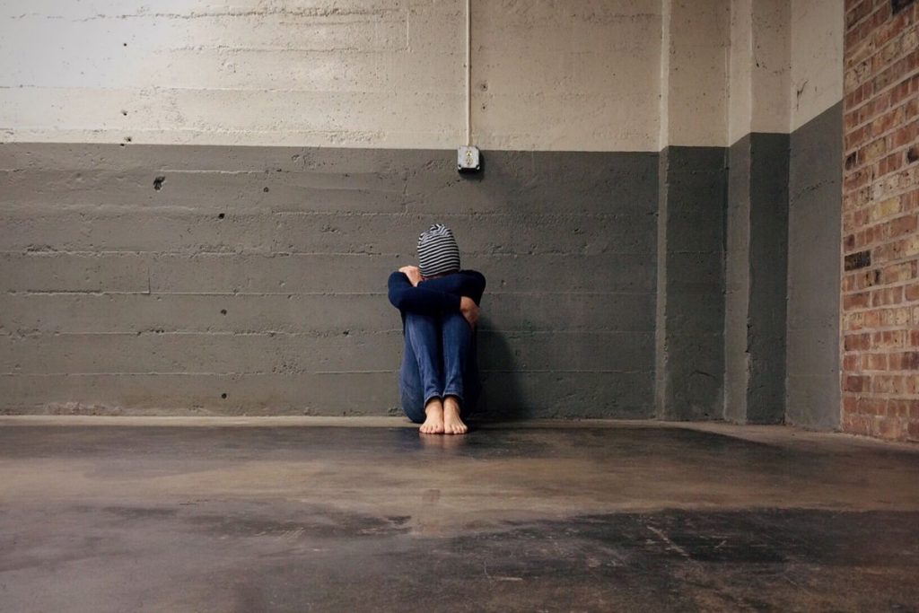 Φρίκη για 46χρονη: Τη βίαζαν και την εξέδιδαν σε Θεσσαλία και Αθήνα