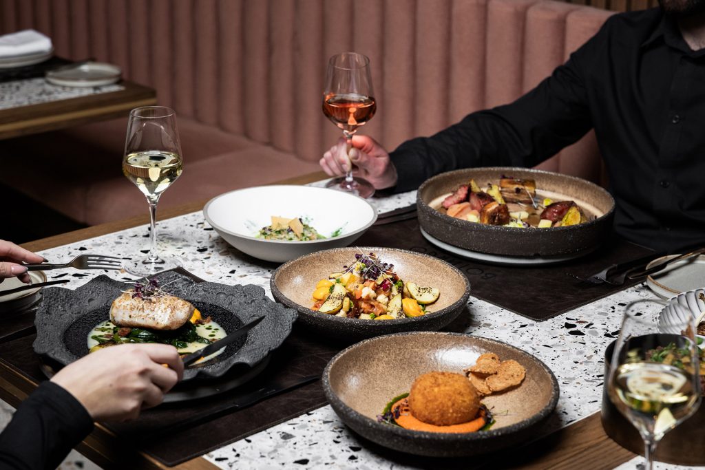 Αγίου Βαλεντίνου: Τα πιο ρομαντικά εστιατόρια σε Αθήνα και Θεσσαλονίκη