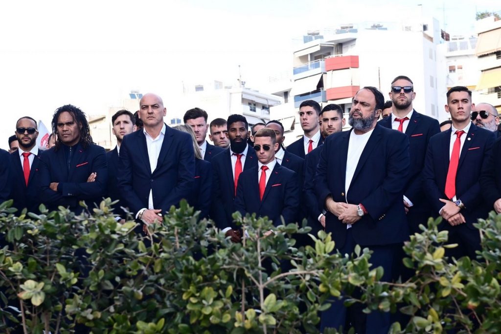 Ολυμπιακός: Ρίγη συγκίνησης στο μνημόσυνο των θυμάτων της τραγωδίας της Θύρας 7