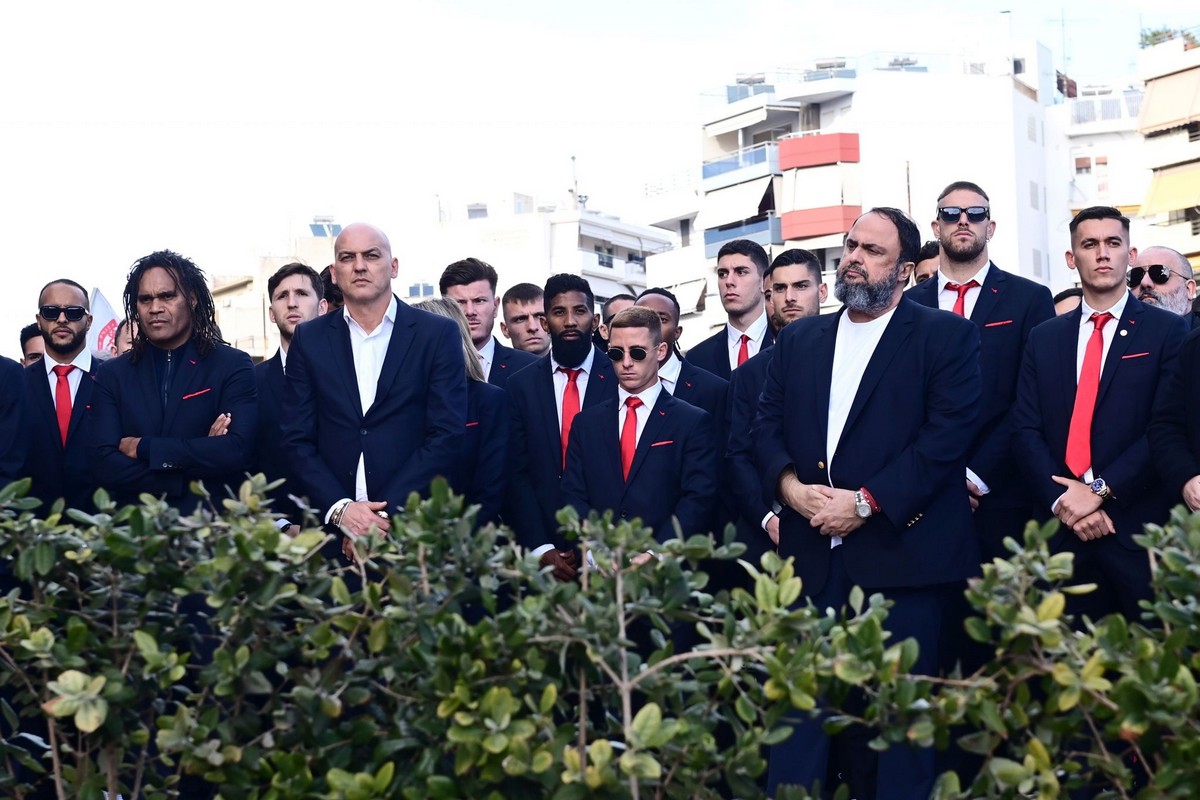 Ολυμπιακός: Ρίγη συγκίνησης στο μνημόσυνο των θυμάτων της τραγωδίας της Θύρας 7