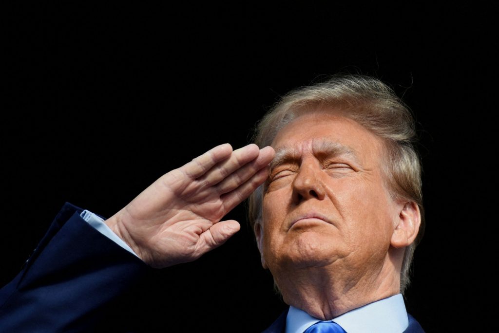 Τραμπ: Η εκλογή του ίσως σημάνει το τέλος της αμερικανικής βοήθειας προς την Ουκρανία